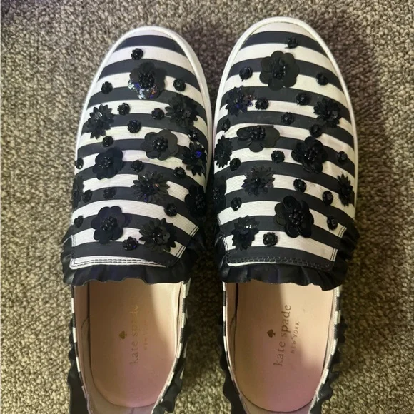 Kate Spade authentic low rise sneaker. In mint condition size 9.5 looking good. - Picture 2 of 8